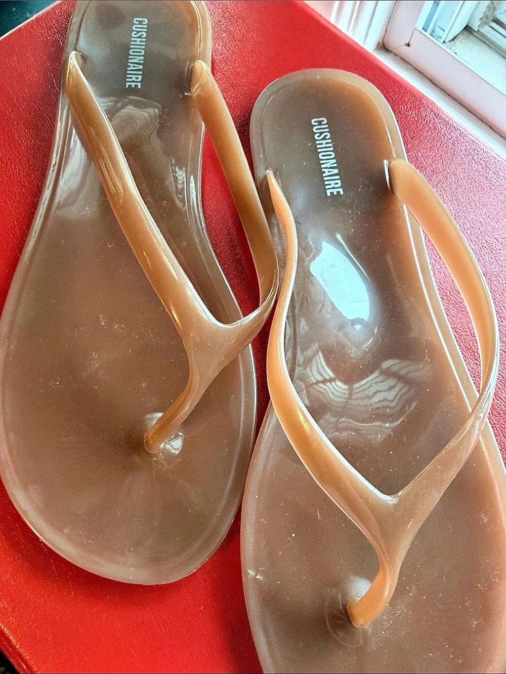 CUSHIONAIRE Splash Jelly Flip Flops Brown